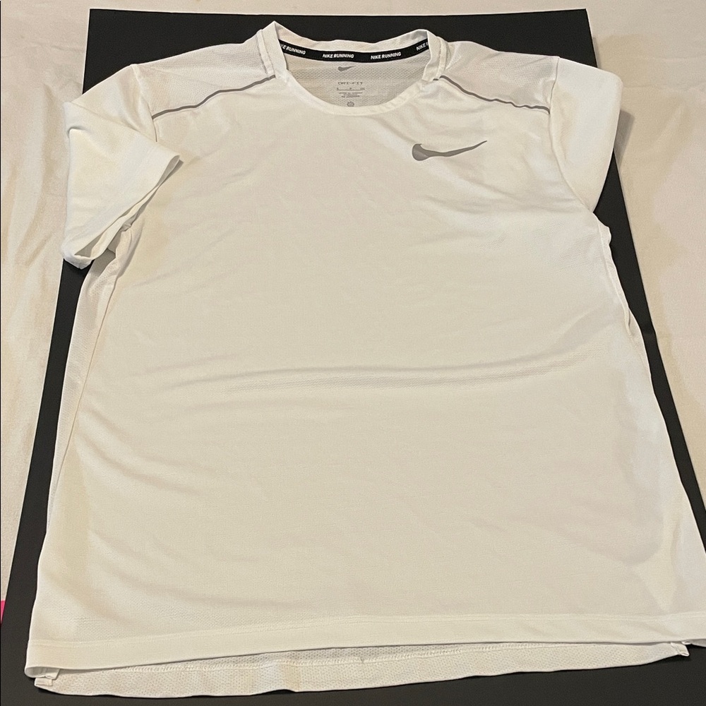 Nike Men's White Short Sleeve Tee